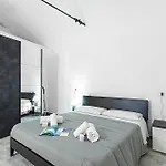 Saro House - Happy *