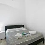 Saro House - Happy *