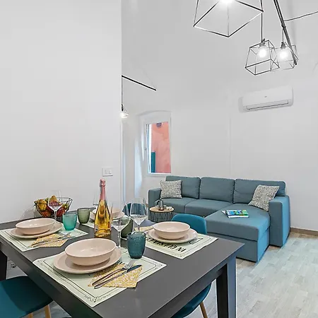 Saro House, Centre Flat For 6 - Happy *