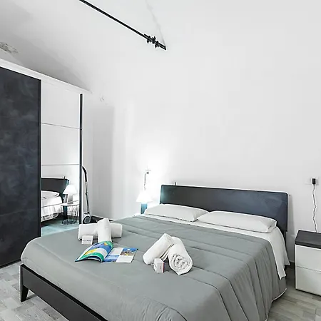 Saro House, Centre Flat For 6 - Happy *