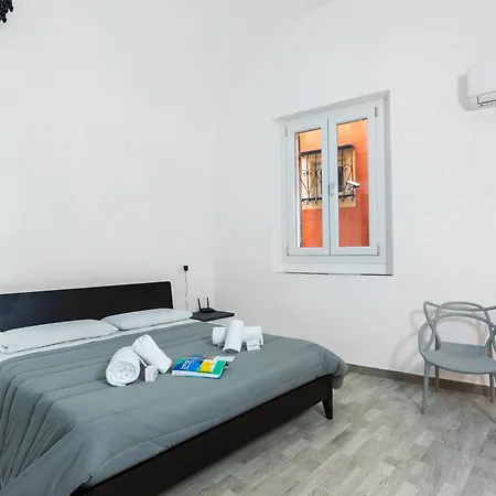 Saro House, Centre Flat For 6 - Happy Apartmán Sanremo