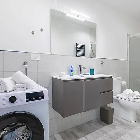 Saro House, Centre Apartment For 6 - Happy Rentals Санремо