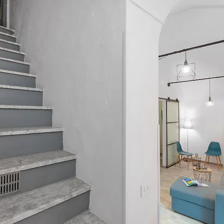 Saro House, Centre Flat For 6 - Happy *
