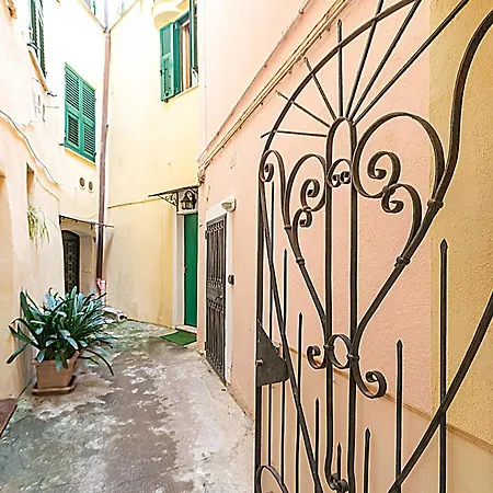 Apartmán Saro House, Centre Flat For 6 - Happy