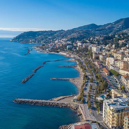 Saro House, Centre Flat For 6 - Happy Apartmán Sanremo